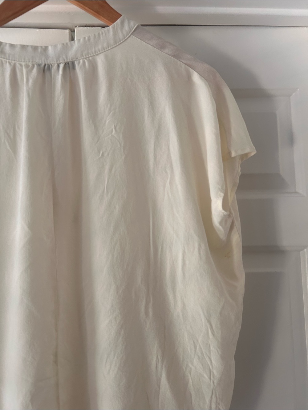 Amour Vert Ivory Silk Split-Neck Cap Sleeve Blouse L Made in USA - Picture 8 of 9